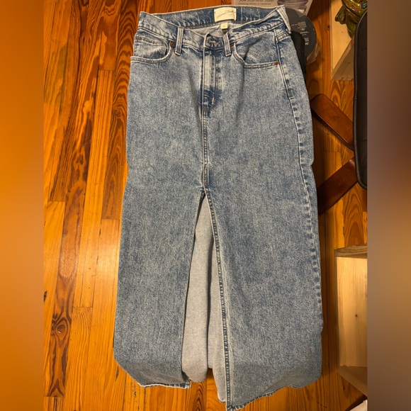 UNIVERSAL THREAD 🪡 light blue denim maxi skirt with slit - Picture 2 of 3